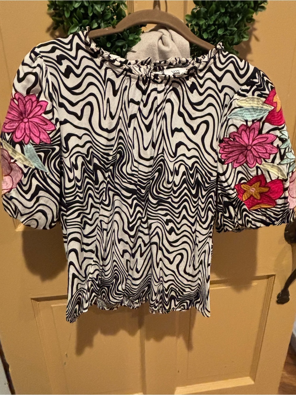 Wavy Black & White Floral Sleeve Women's Top
